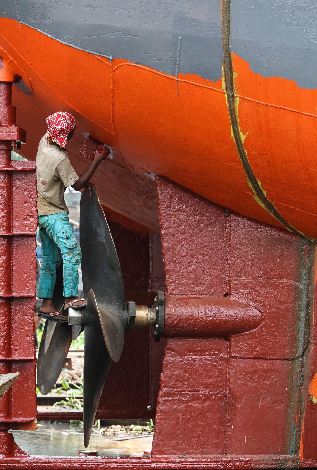 Life risk worker at Dock-Yard