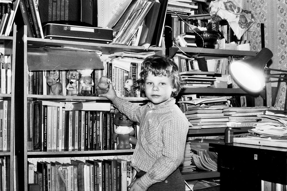 Последние игрушки, первые книжки.