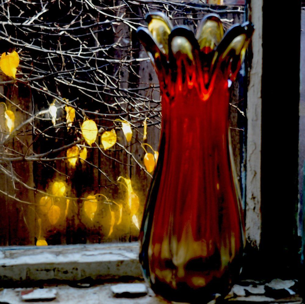 Красное, чёрное. жёлтое.