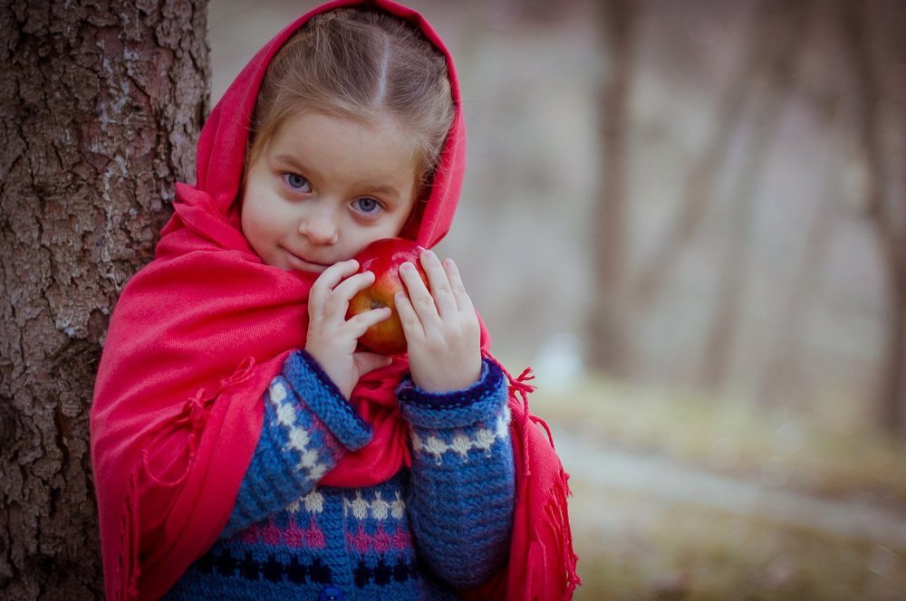 Little girl with apple