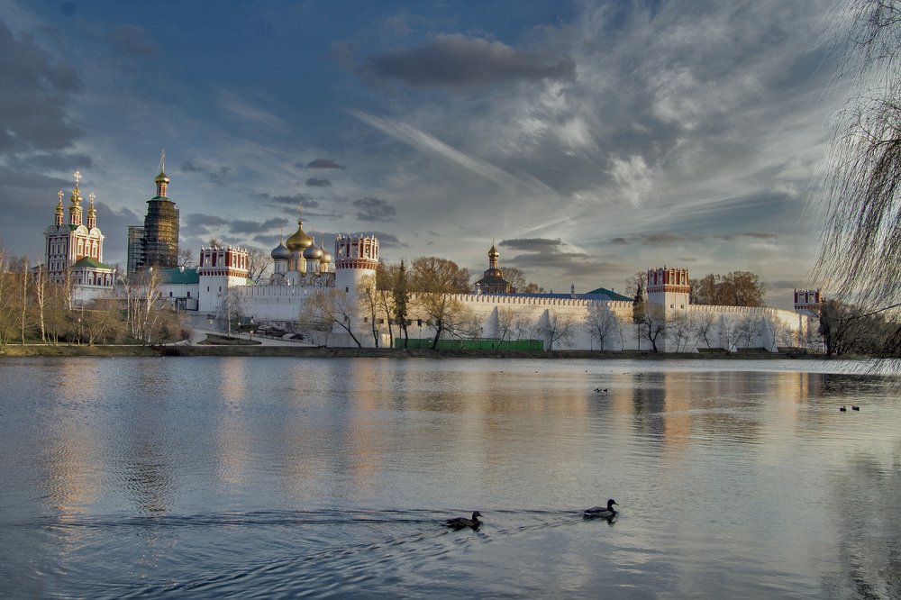 Новодевичий на закате.