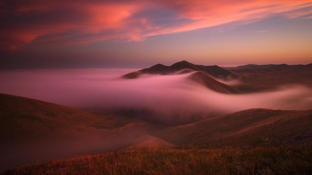 Из далека туман спустился