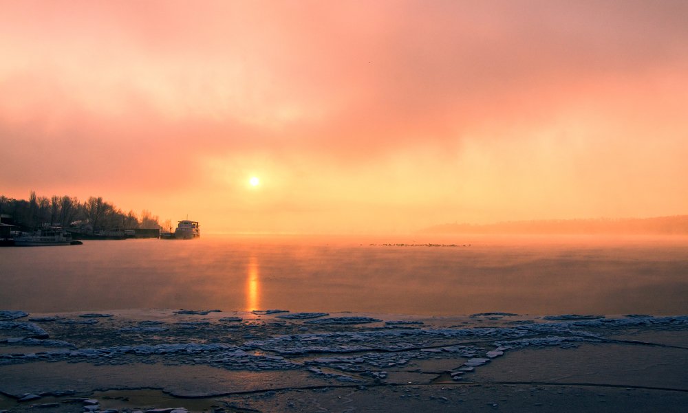 Морозное утро на Днепре. Январь