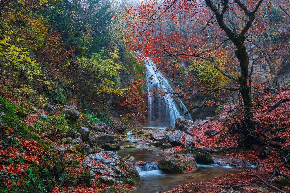 Водопад Джур-Джур осенью