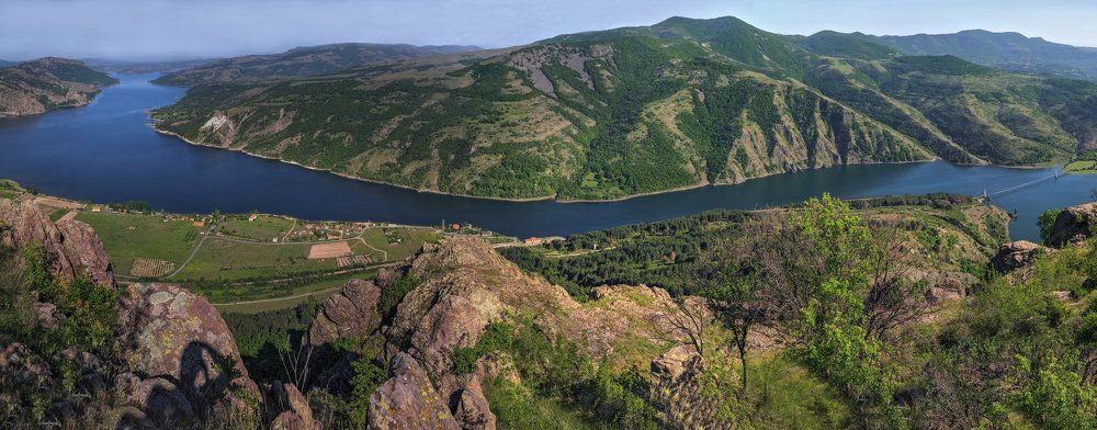 Panorama to the Studen Kladenets dam.
