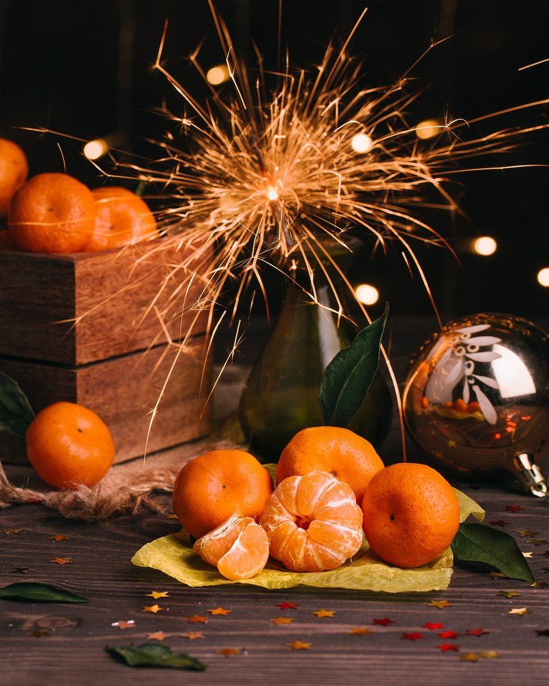 Новогодний натюрморт с мандаринами