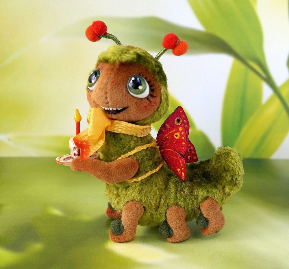 Гусеничка Именинница, работа Алины Беляковой