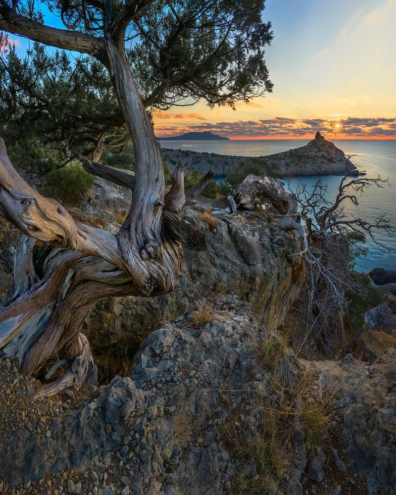 Рассвет над мысом Капчик