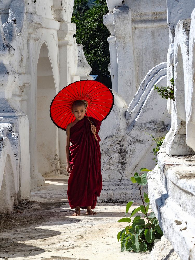 Бирма. Юный монах.