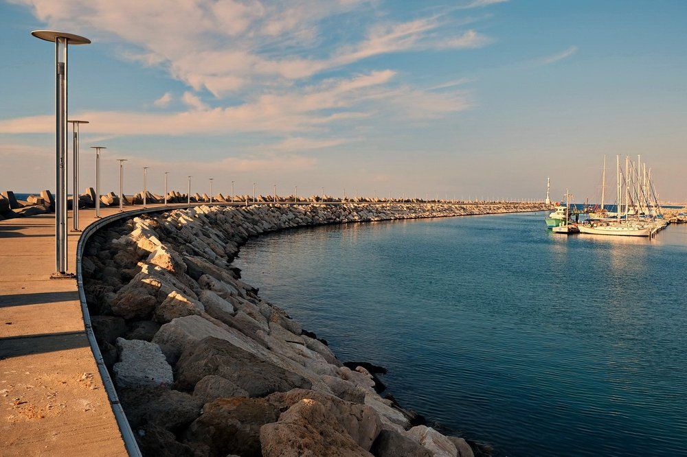 На закате в марине...