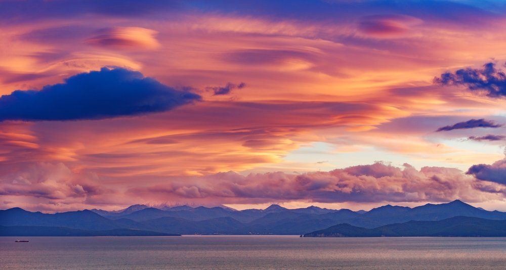 Вихри враждебные вьются над нами