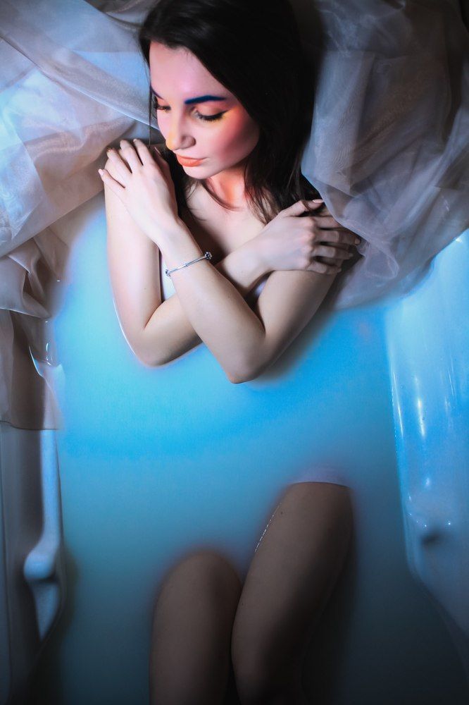 Девушка в ванной