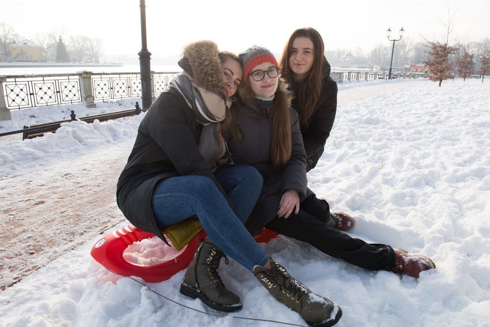 три подруги