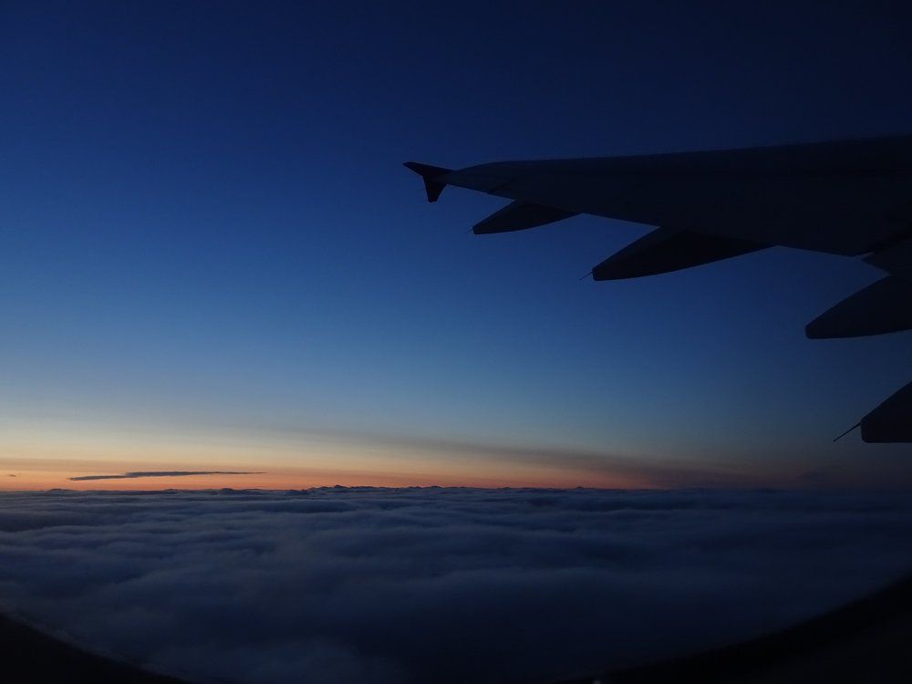 Под крылом самолета