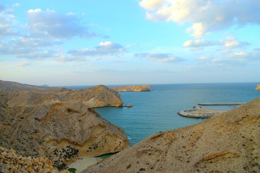 Sea alongwith mountains