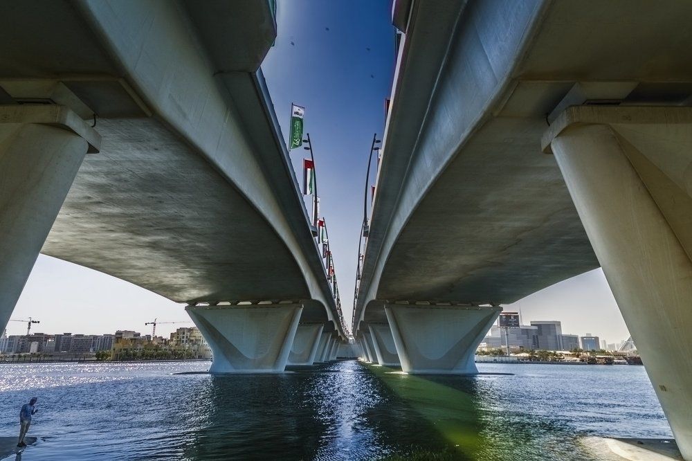 Соединяющий берега