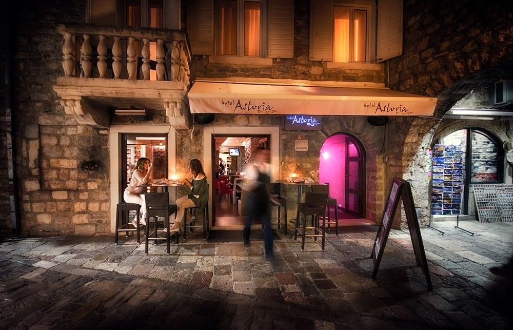 Вечер начинается