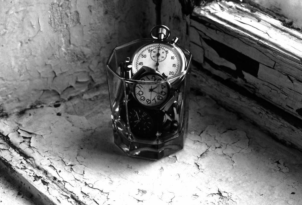 "Life on my windowsill" (Time in a glass)