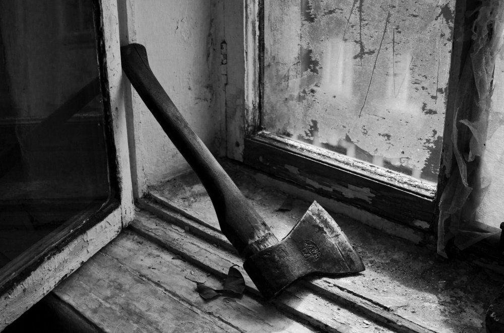 "Life on my windowsill" (The false attribute of justice)