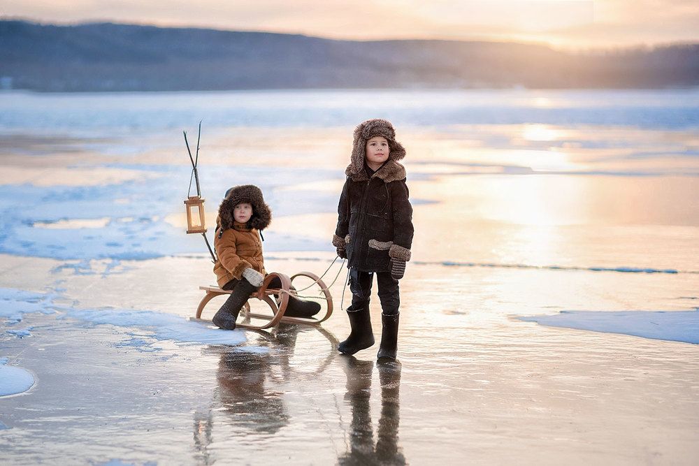 Мальчишки на озере