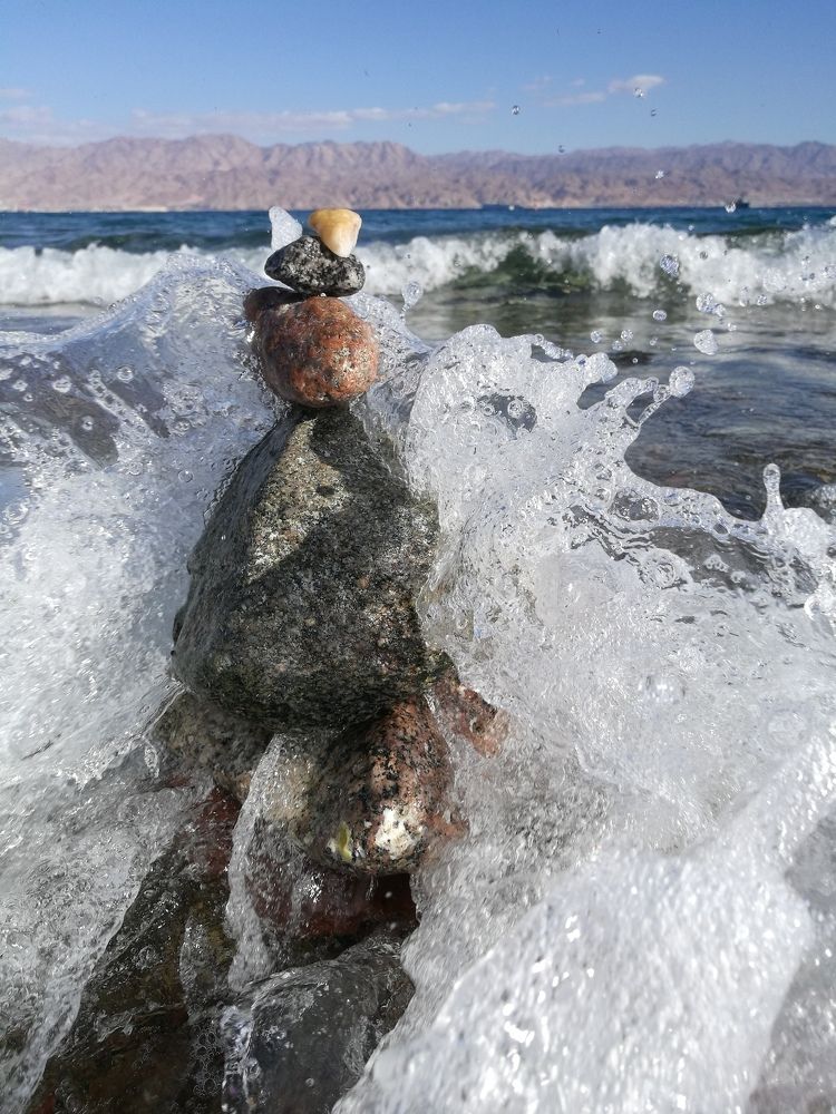 Небо.. Камни.. Волны... Море... Прекрасное сочетание для вдохновения