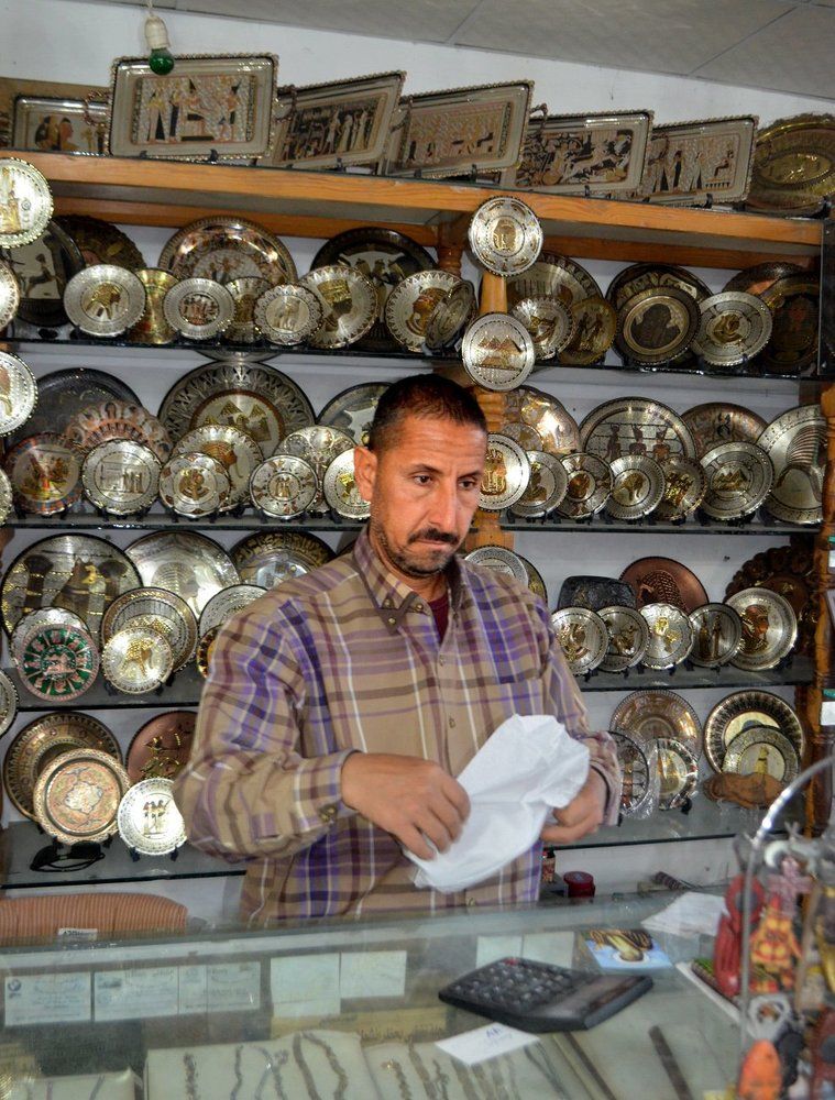 Продавец сувениров