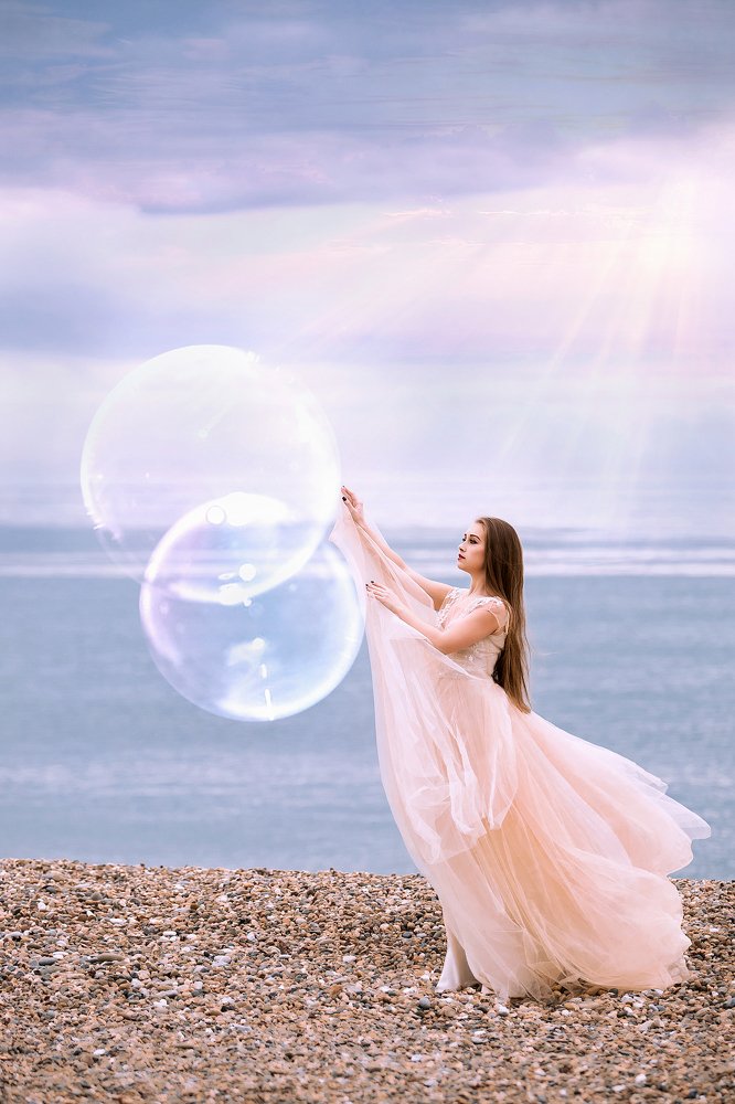 Девочка и шары.