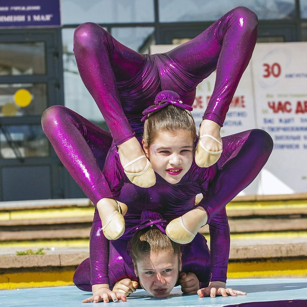 Долго они ещё будут хлопать? Нет сил держаться...
