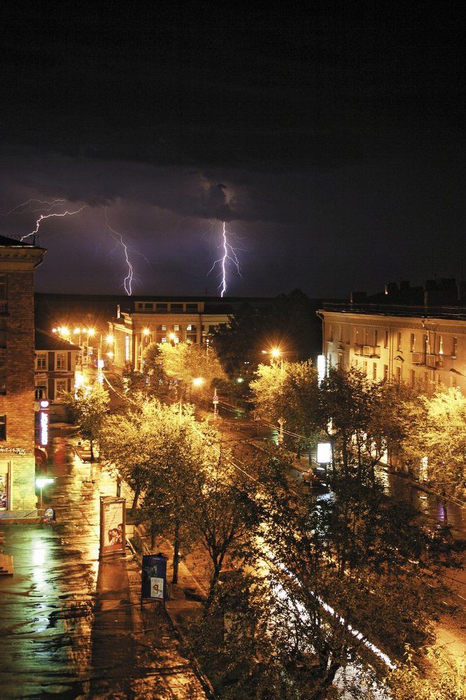 Гроза над городом.