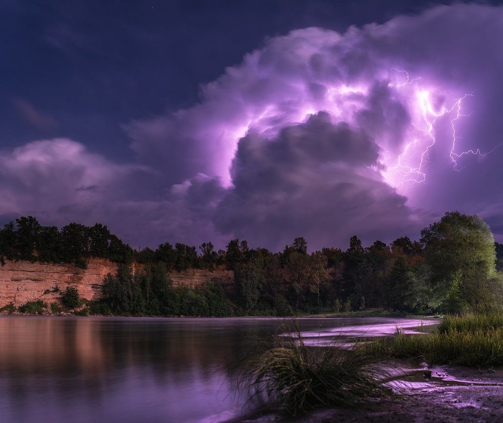 Облако, генерирующее молнии.