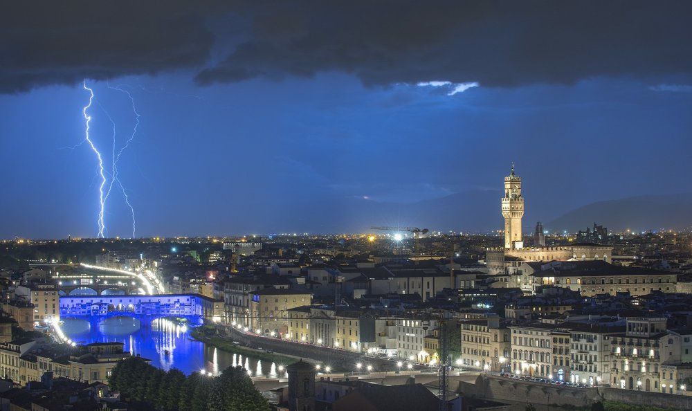 Люблю грозу в начале мая.