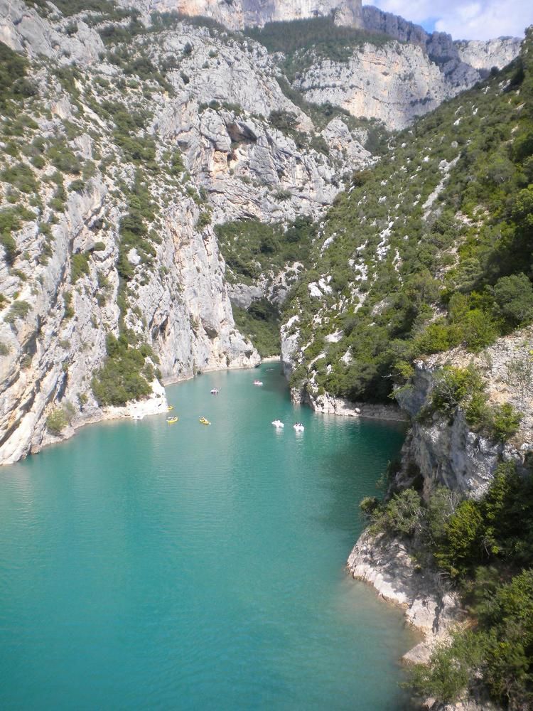 The famous green waters of the artificial lake Sainte-Croix