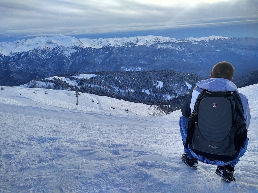 Зимний вечер на вершине горы