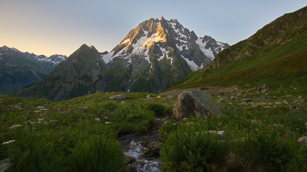 Архыз. Бивуак под перевалом Браконьеров.