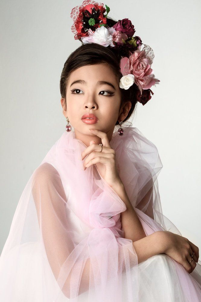 Фарфоровая кукла