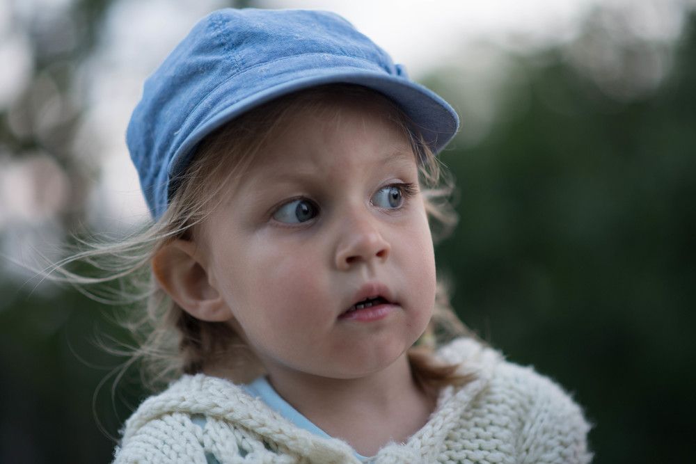 задумалась