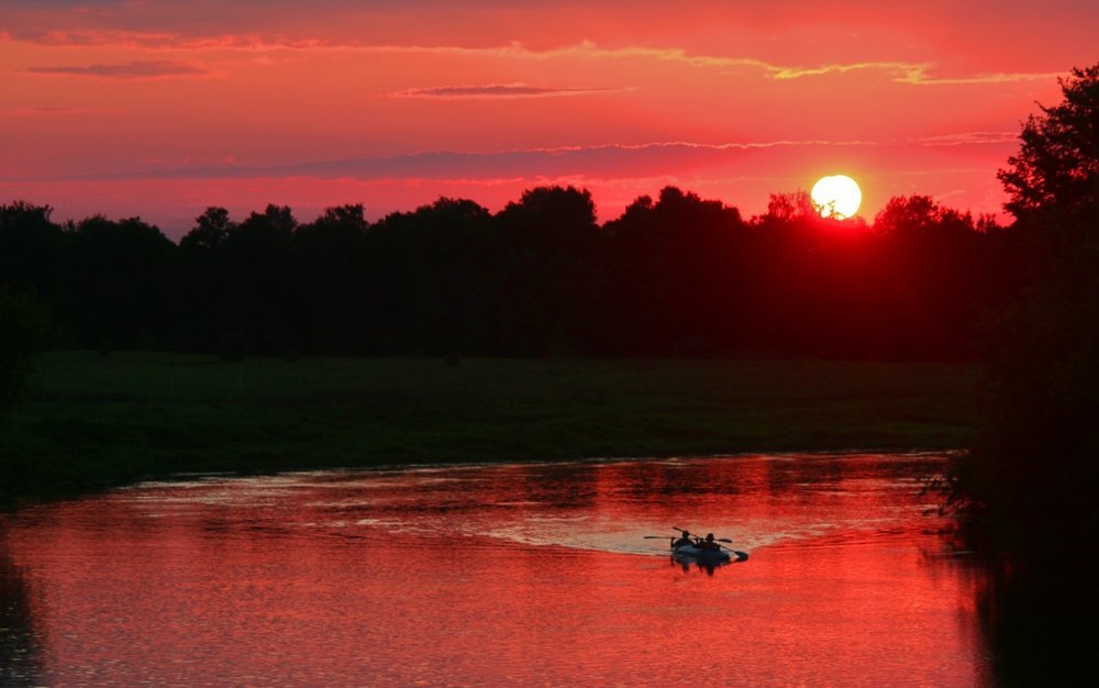 По красной реке