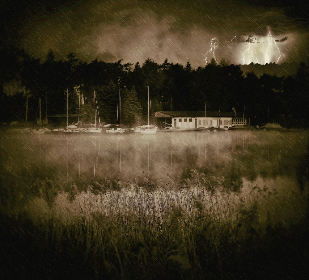 Bouřka nad přístavem