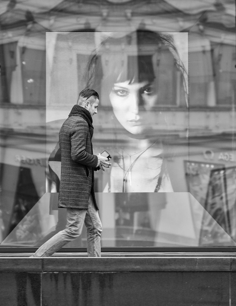 Мимо витрины