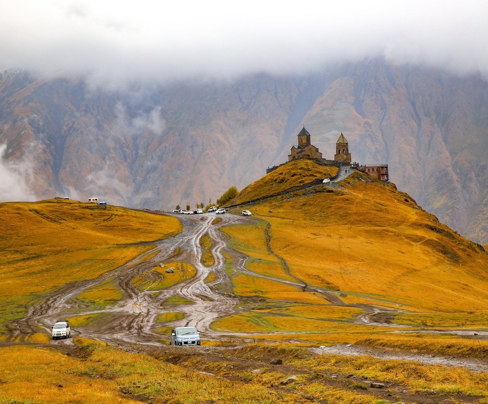 Церковь Святой Троицы в Гергети (Цминда Самеба)