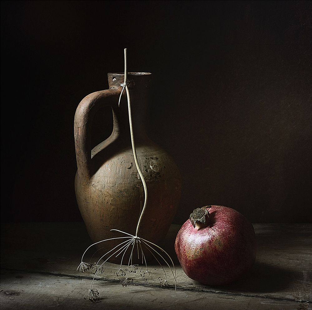 Натюрморт с гранатом..