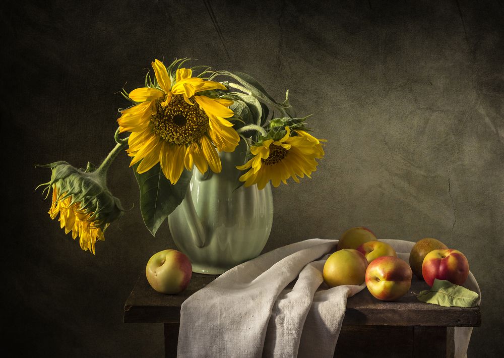 Подсолнухи и нектарины