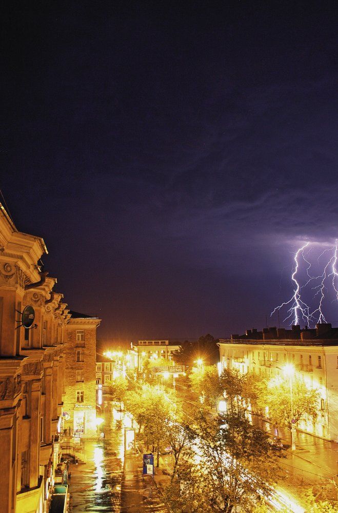 Гроза над городом.