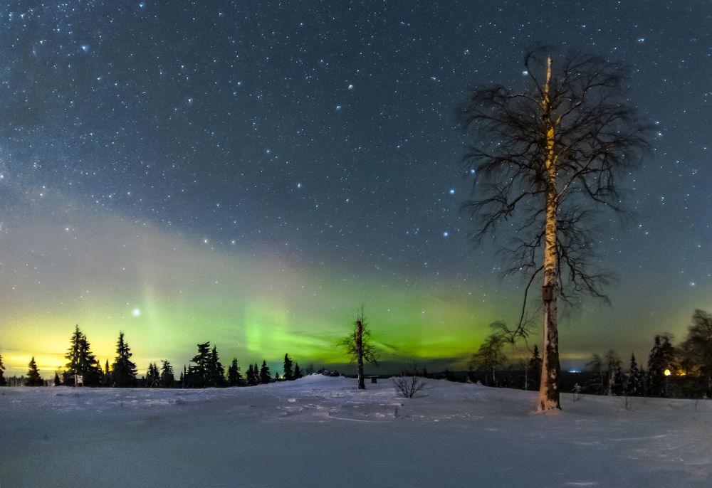 Северное сияние на Былых камнях