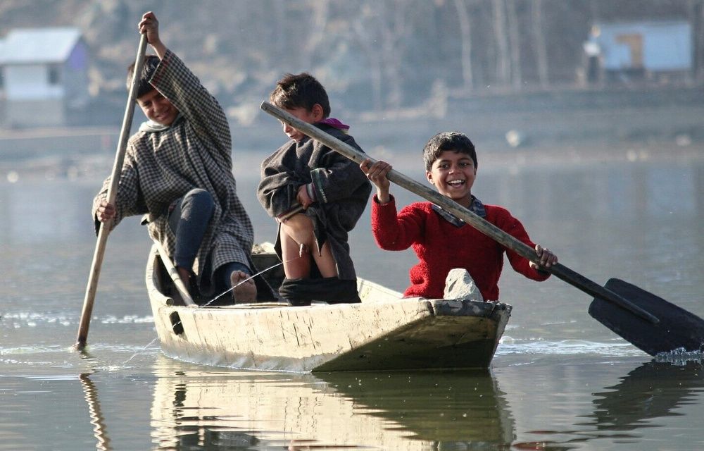 #children#fishermen#waterbodies#landscapes#outdoor#lakes#india#conservation#people#kashmir#life