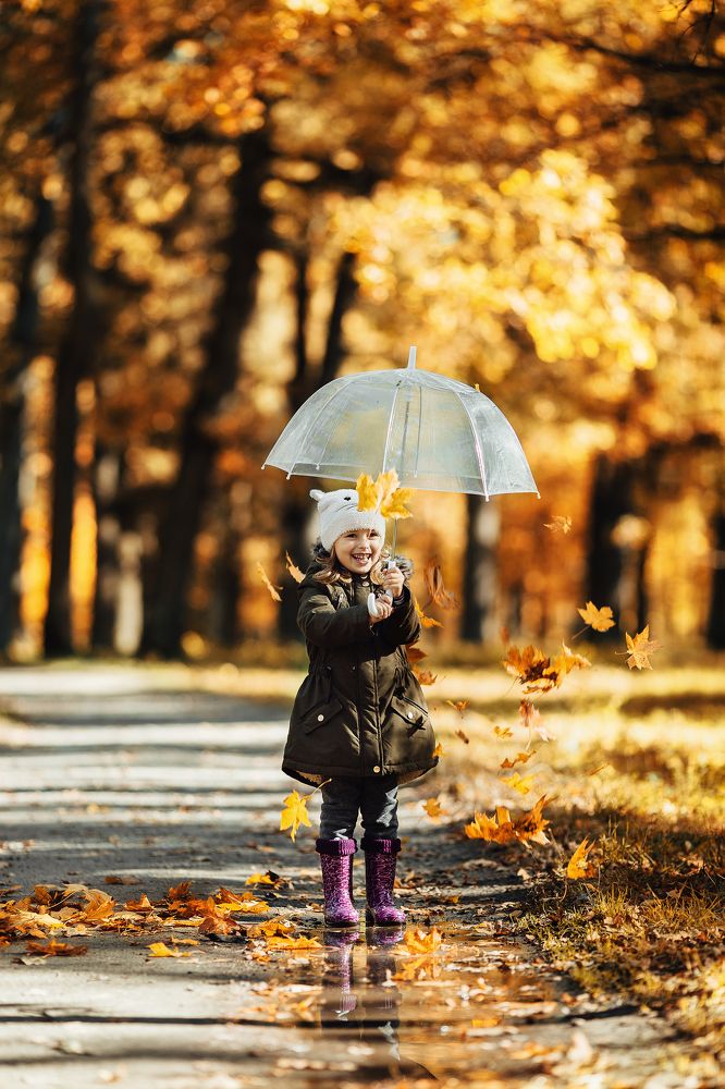 Детство,осень,лужи...