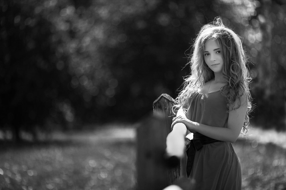 Девушка в летнем парке