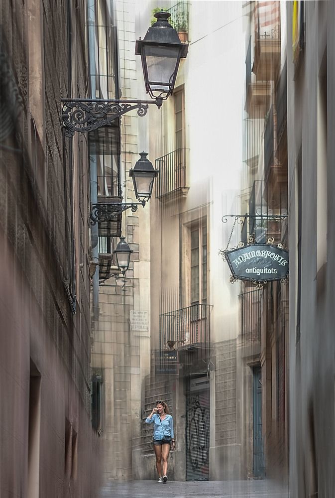 Она идет по жизни смеясь...