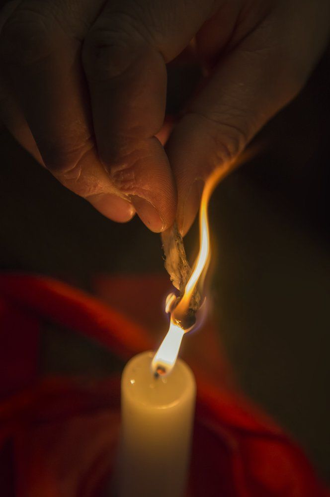 Зашивая валенки