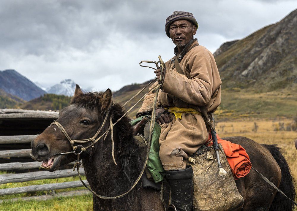 Его имя Даг Хар, что означает "ужасно черный".